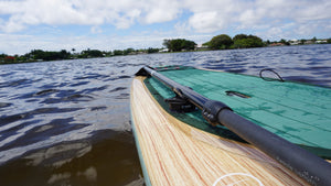E-Sea Paddle Holder-Suction Mounted Paddle and Utility Clip- Mounted on E-Sea Disc holding a paddle on paddle board