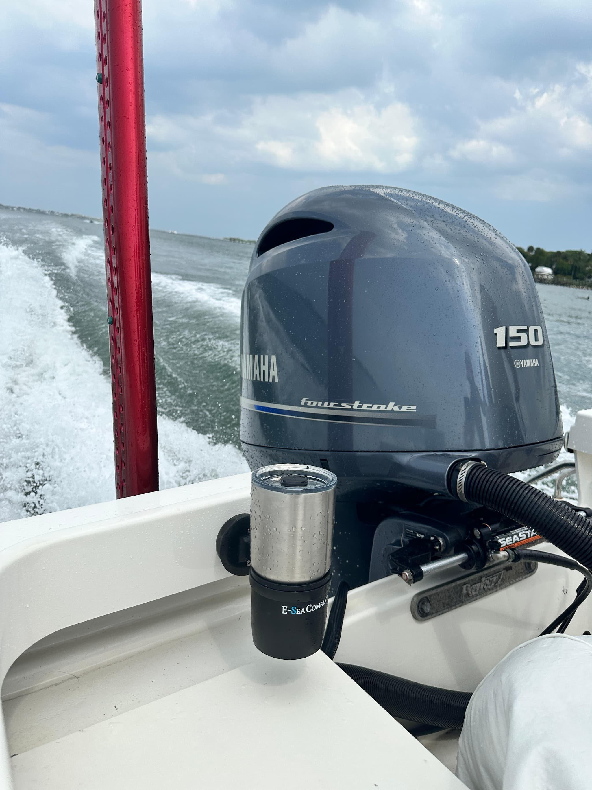 E-Sea Cup Adjustable suction mounted on boat transom with yamaha outboard in the background