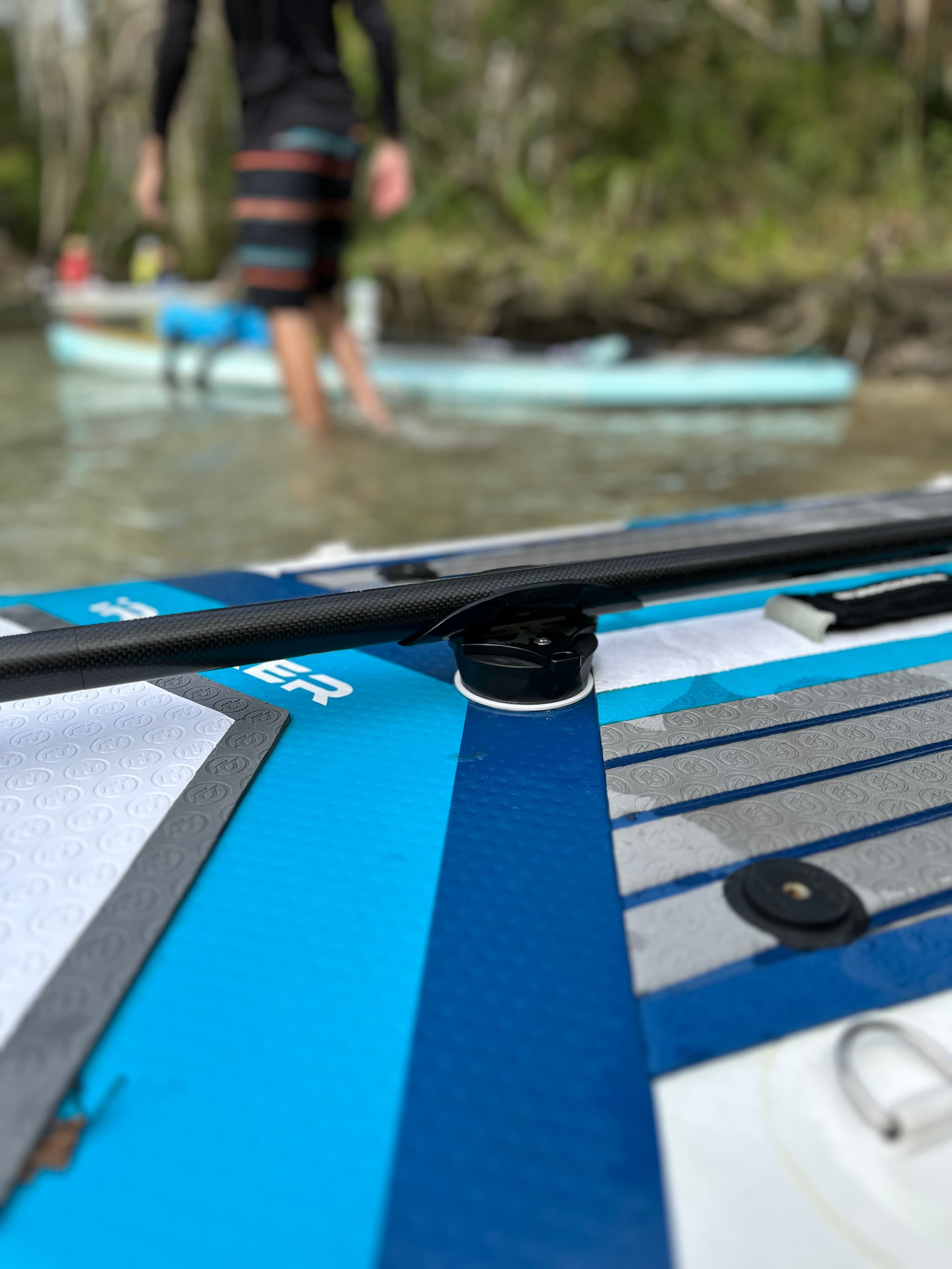 E-Sea Paddle Holder-Suction Mounted Paddle and Utility Clip- Mounted on E-Sea Disc holding a paddle on an inflatable paddle board