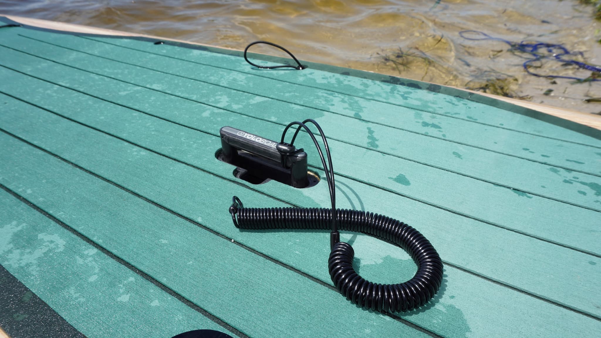 E-Sea Tether- Retractable Product Safety Tether Attached To Paddle Board Handle
