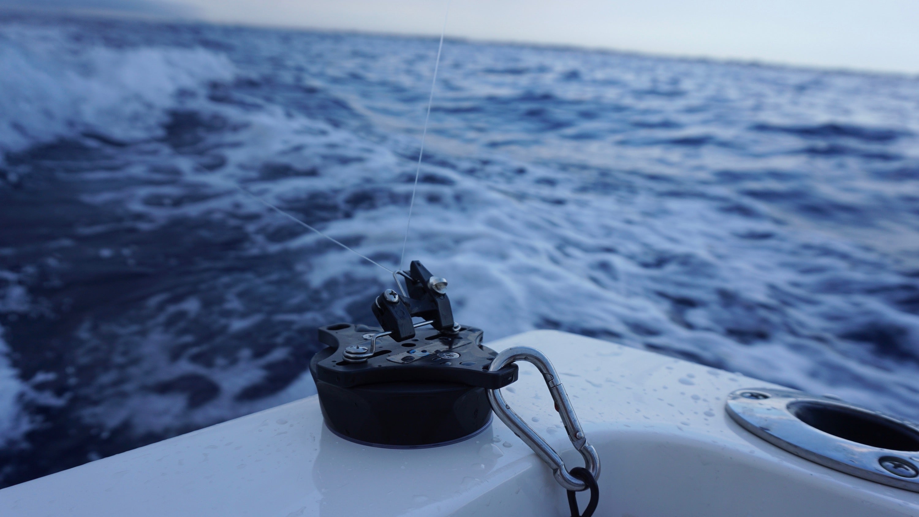 E-Sea Clip-Suction Mounted Flat-line Release Clip On Boat Transom